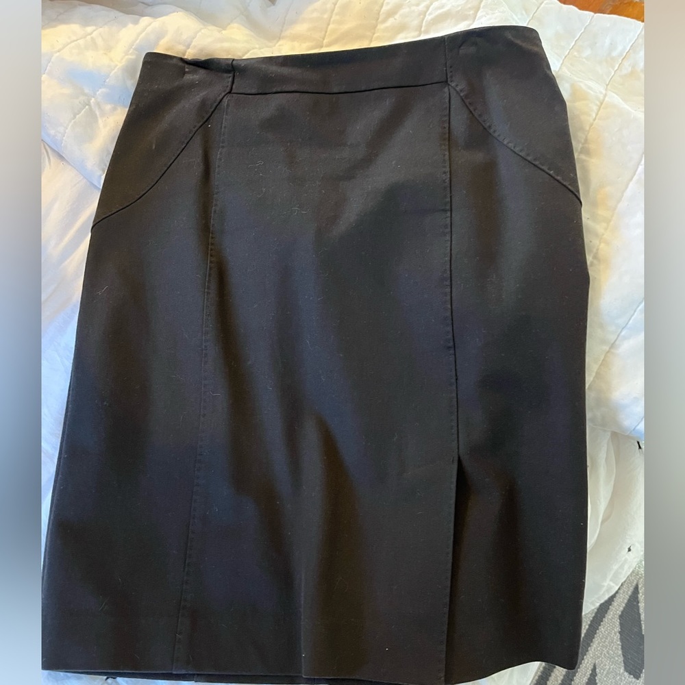 Banana Republic bi-stretch black pencil skirt. Petite 6. GUC.